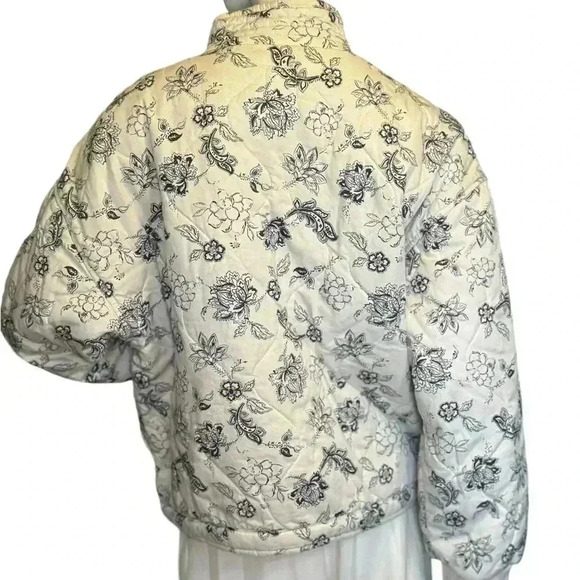 Kensie Jeans Quilted Jacket Women’s Floral Pattern, Button Up Snap Closure. - Picture 6 of 11